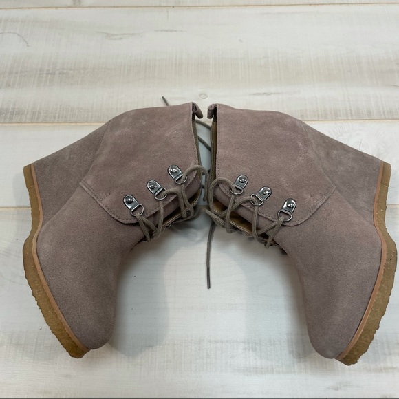 Steve Madden NIB Tanngoo Taupe Suede Lace Wedge Heels Sz 6.5M Ankle Boots Bootie - Picture 8 of 10